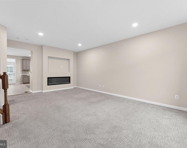 7015 Trek Way - Photo Thumbnail 12