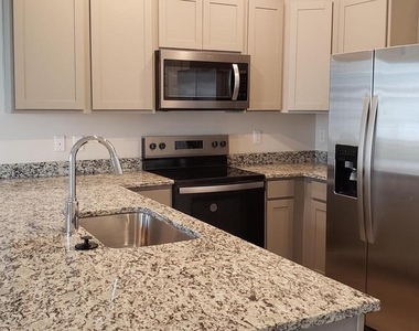 186 Caterpillar Drive - Photo Thumbnail 3