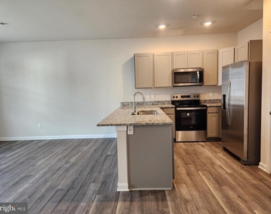 186 Caterpillar Drive - Photo Thumbnail 2