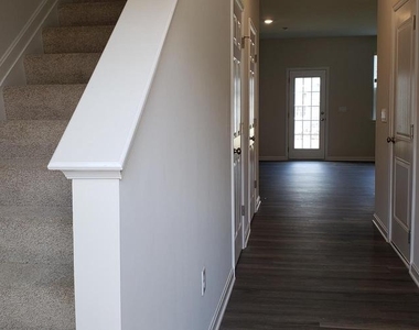 186 Caterpillar Drive - Photo Thumbnail 12