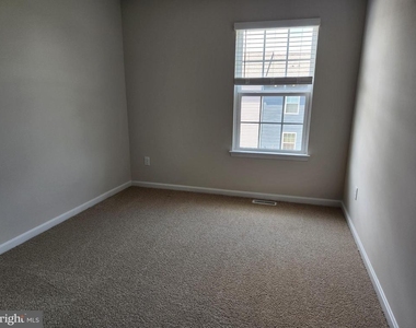 186 Caterpillar Drive - Photo Thumbnail 20