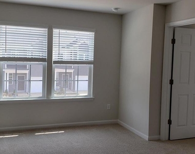 186 Caterpillar Drive - Photo Thumbnail 17