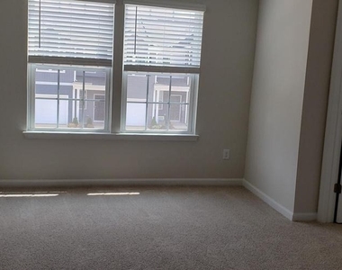 186 Caterpillar Drive - Photo Thumbnail 16