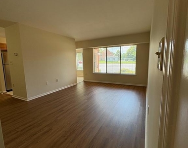 9557 Coggs Bill Drive - Photo Thumbnail 4