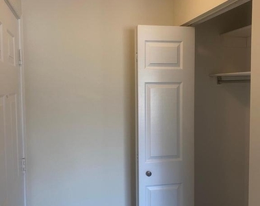 9557 Coggs Bill Drive - Photo Thumbnail 2