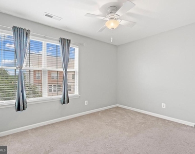 22667 Flowing Spring Square - Photo Thumbnail 17
