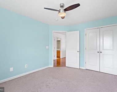 22667 Flowing Spring Square - Photo Thumbnail 16