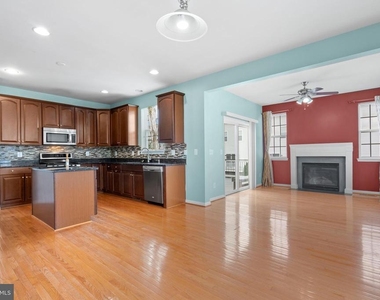 22667 Flowing Spring Square - Photo Thumbnail 6