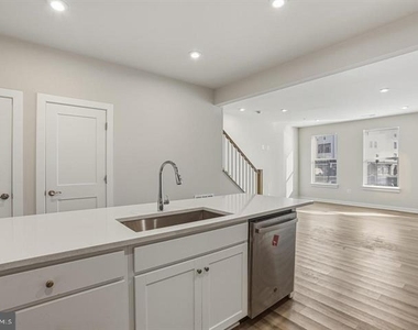 20280 Newfoundland Square - Photo Thumbnail 14