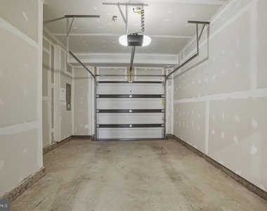 20280 Newfoundland Square - Photo Thumbnail 31