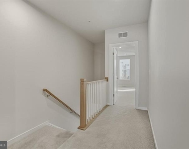 20280 Newfoundland Square - Photo Thumbnail 16