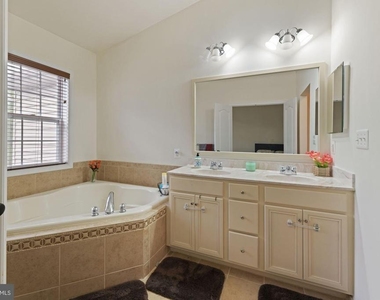 43241 Mitcham Square - Photo Thumbnail 17