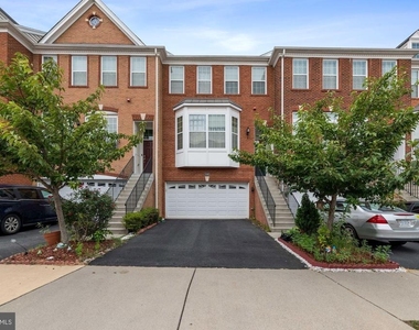 43241 Mitcham Square - Photo Thumbnail 1