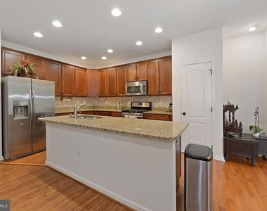 43241 Mitcham Square - Photo Thumbnail 10