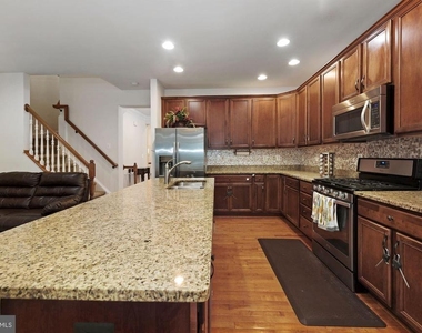 43241 Mitcham Square - Photo Thumbnail 11