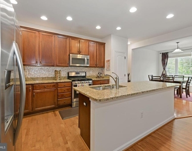 43241 Mitcham Square - Photo Thumbnail 9