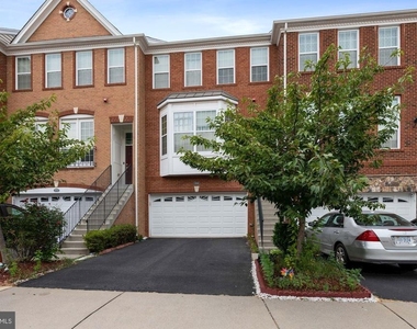 43241 Mitcham Square - Photo Thumbnail 2