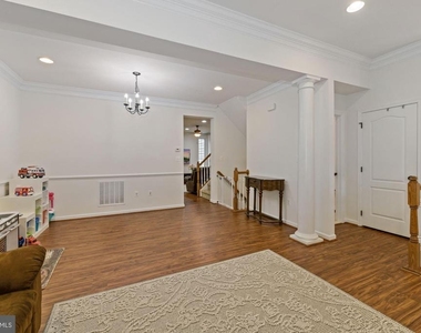 43241 Mitcham Square - Photo Thumbnail 7