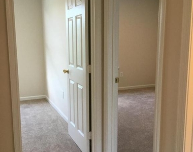 557 Radford Terrace Ne - Photo Thumbnail 12