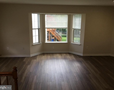 557 Radford Terrace Ne - Photo Thumbnail 6