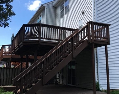 557 Radford Terrace Ne - Photo Thumbnail 2