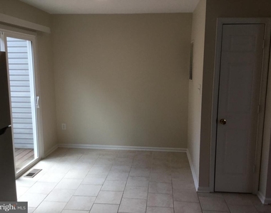 557 Radford Terrace Ne - Photo Thumbnail 9