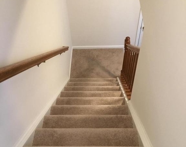 557 Radford Terrace Ne - Photo Thumbnail 13
