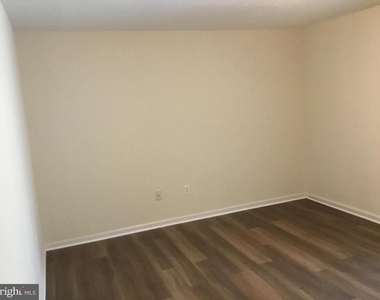 557 Radford Terrace Ne - Photo Thumbnail 16