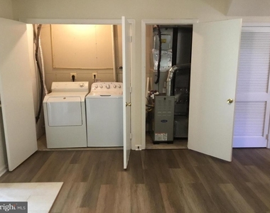 557 Radford Terrace Ne - Photo Thumbnail 17