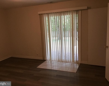 557 Radford Terrace Ne - Photo Thumbnail 15