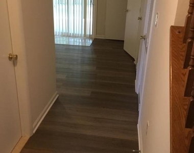 557 Radford Terrace Ne - Photo Thumbnail 14