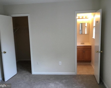 557 Radford Terrace Ne - Photo Thumbnail 10