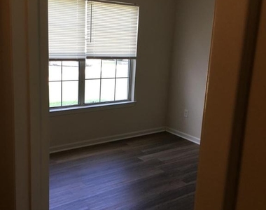 557 Radford Terrace Ne - Photo Thumbnail 18