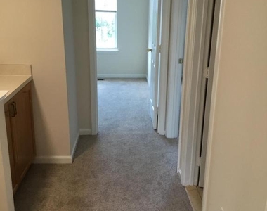 557 Radford Terrace Ne - Photo Thumbnail 11