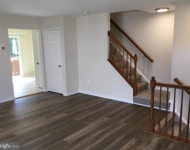 557 Radford Terrace Ne - Photo Thumbnail 7