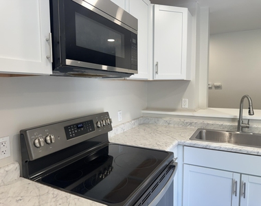 677 Dorset Avenue - Photo Thumbnail 8