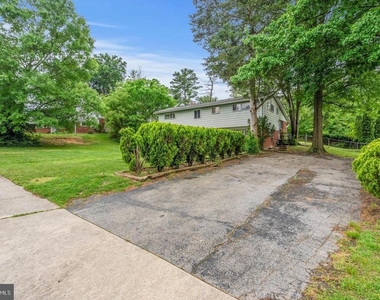 6318 Willowood Lane - Photo Thumbnail 7