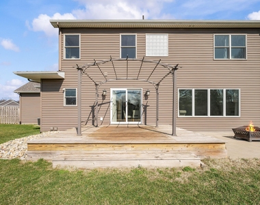 1835 Fox Prairie Road - Photo Thumbnail 63