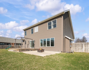 1835 Fox Prairie Road - Photo Thumbnail 64