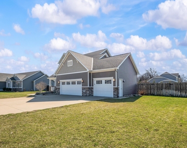 1835 Fox Prairie Road - Photo Thumbnail 3