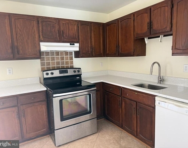 1155 Dublin Place - Photo Thumbnail 9