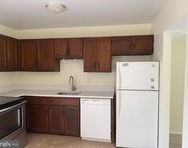 1155 Dublin Place - Photo Thumbnail 10