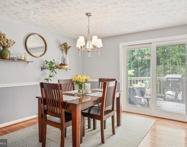 1120 Floyd Place - Photo Thumbnail 3