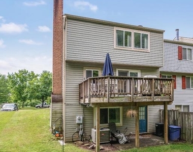 1120 Floyd Place - Photo Thumbnail 8
