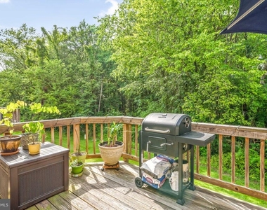 1120 Floyd Place - Photo Thumbnail 7