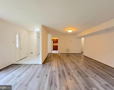6804 Perry Penney Drive - Photo Thumbnail 3