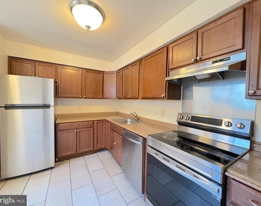 6804 Perry Penney Drive - Photo Thumbnail 4
