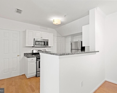 4525 Superior Square - Photo Thumbnail 7