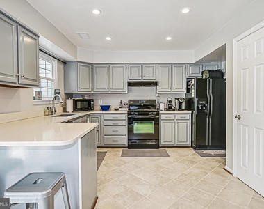8606 Rocky Gap Court - Photo Thumbnail 12
