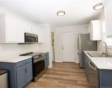 112 Raymond Street - Photo Thumbnail 9